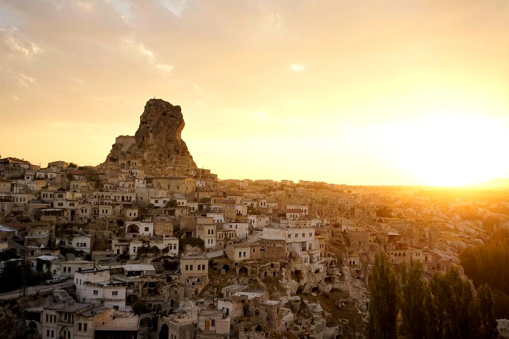 Phone showing emergency numbers list